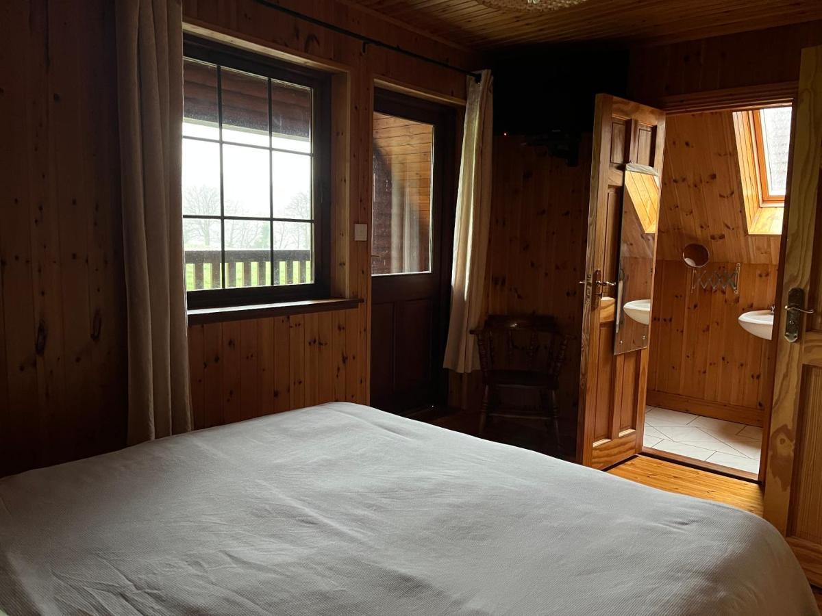 Cosy Lakeside Chalet With Option To Add Private Hot Tub Duneena 외부 사진