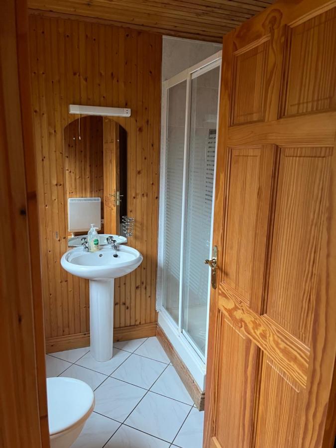 Cosy Lakeside Chalet With Option To Add Private Hot Tub Duneena 외부 사진