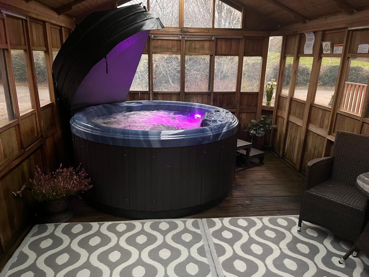Cosy Lakeside Chalet With Option To Add Private Hot Tub Duneena 외부 사진