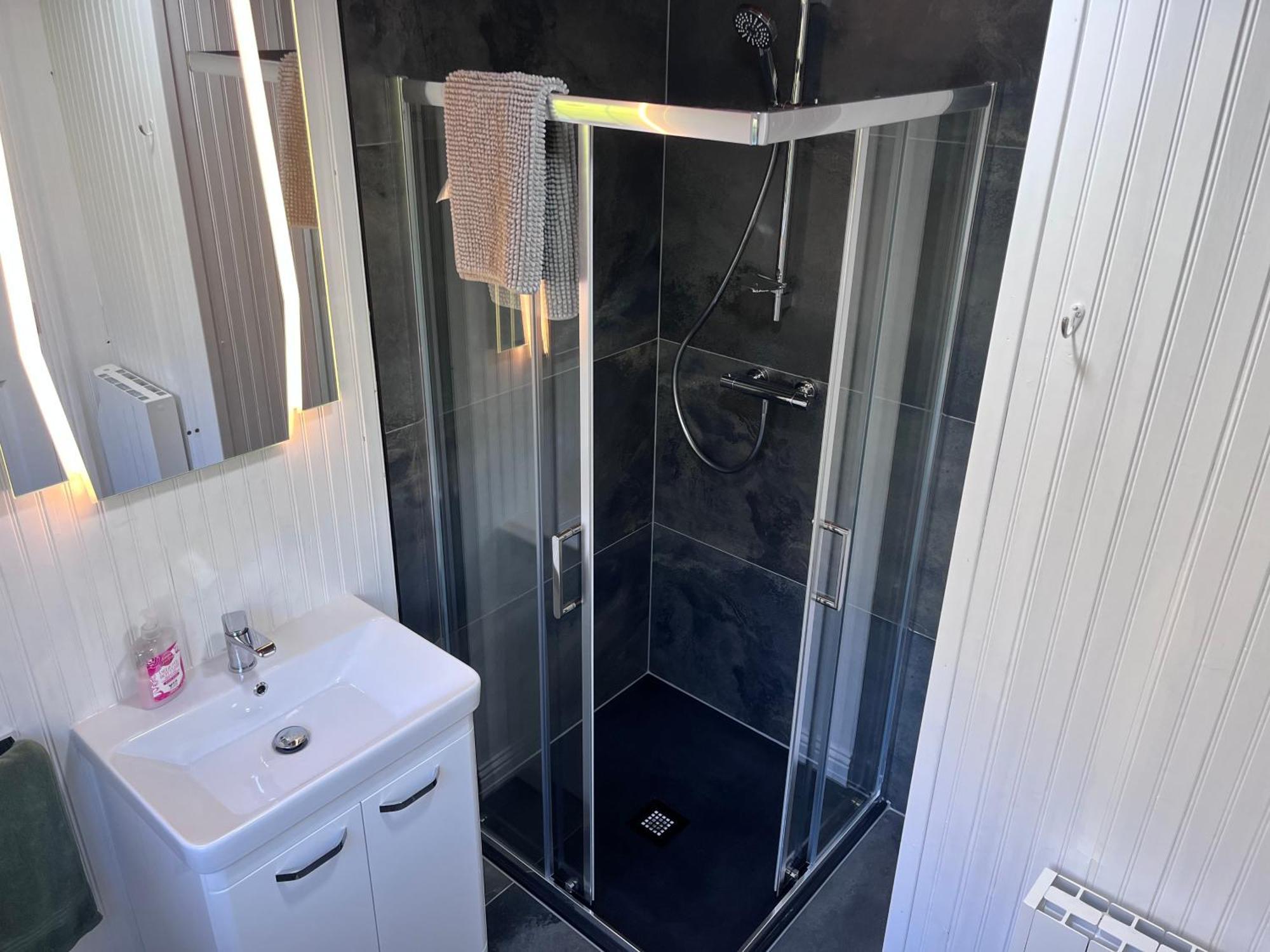 Cosy Lakeside Chalet With Option To Add Private Hot Tub Duneena 외부 사진